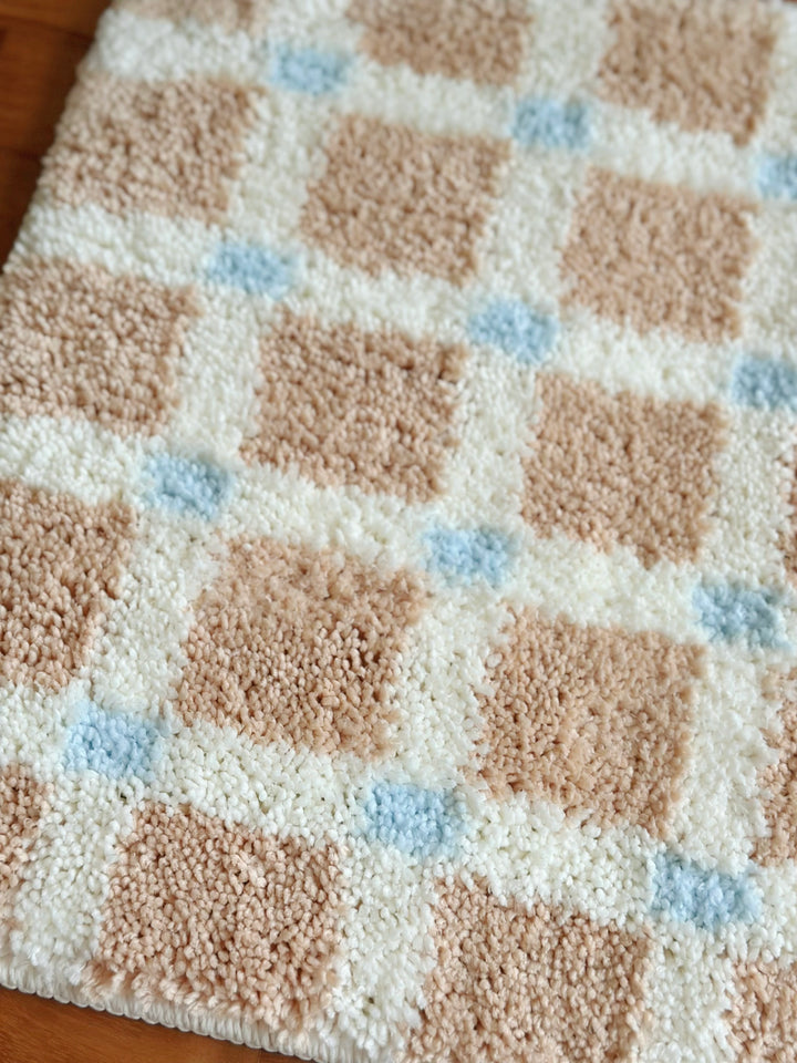 Cloudscape Checkered Mat