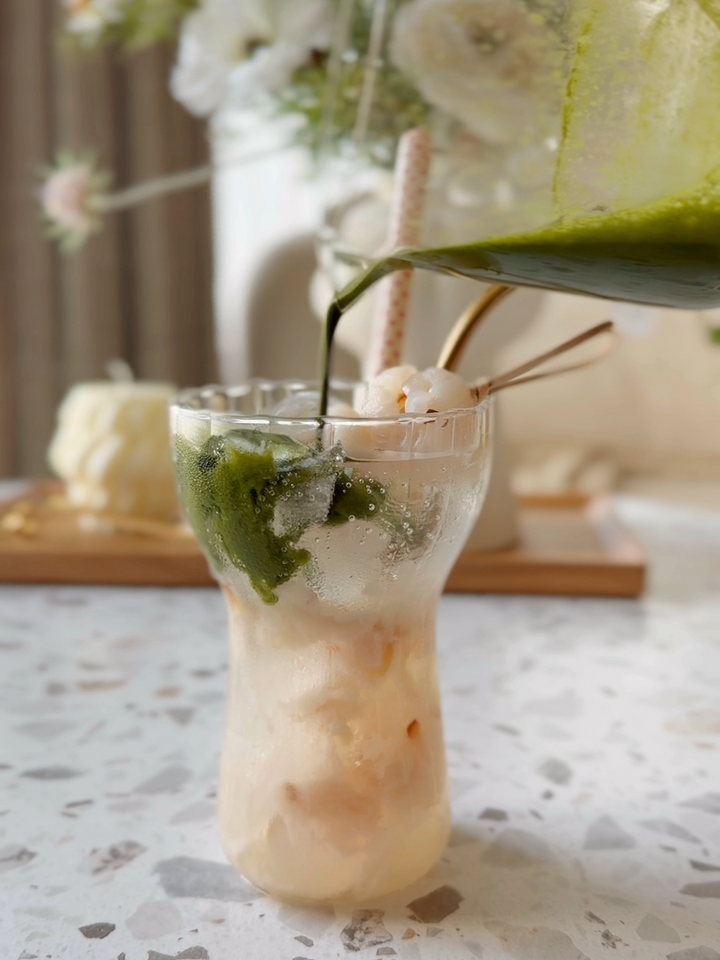 Fluted Hour Glass Elegance Cup