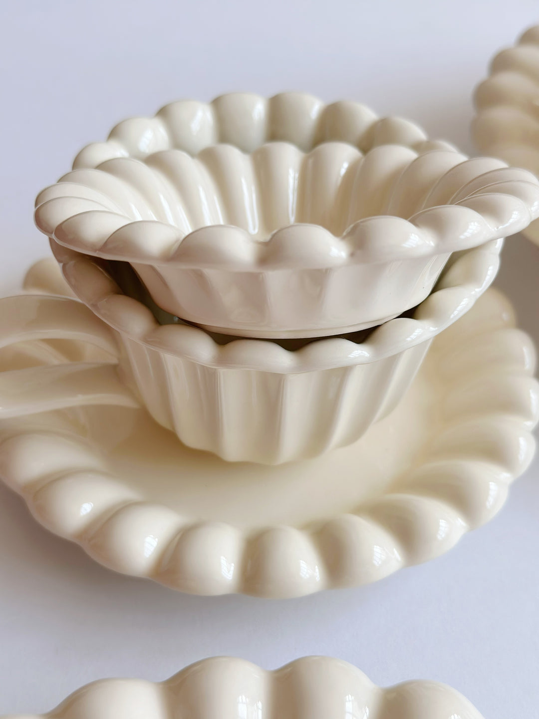 Cream Petals Rim Dining