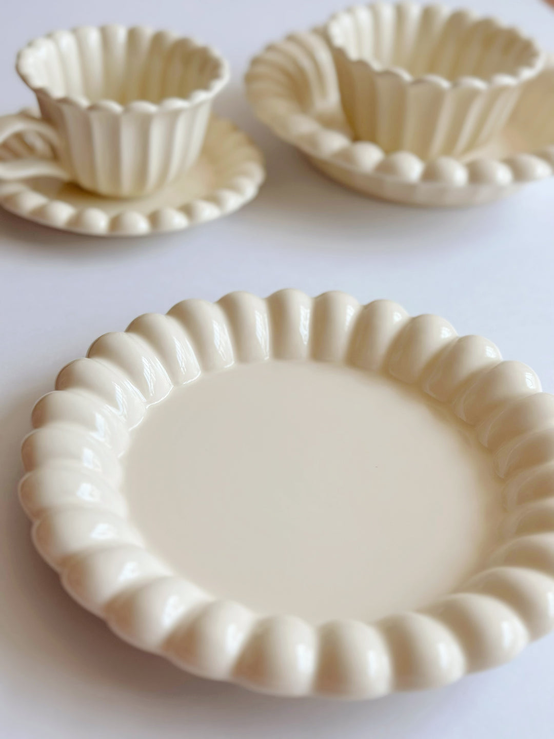 Cream Petals Rim Dining