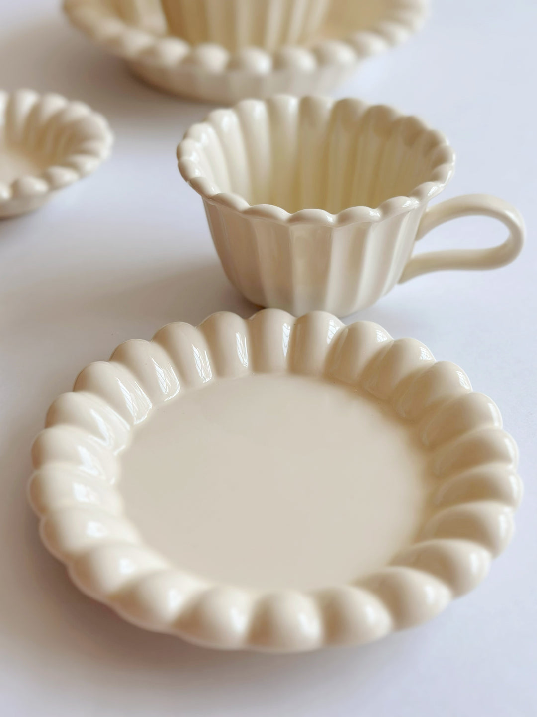 Cream Petals Rim Dining