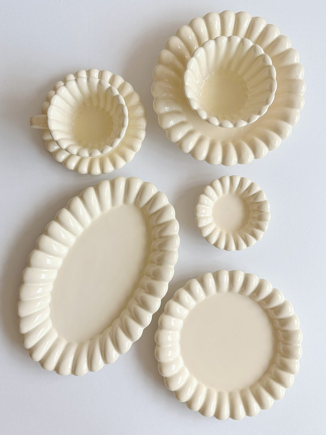 Cream Petals Rim Dining