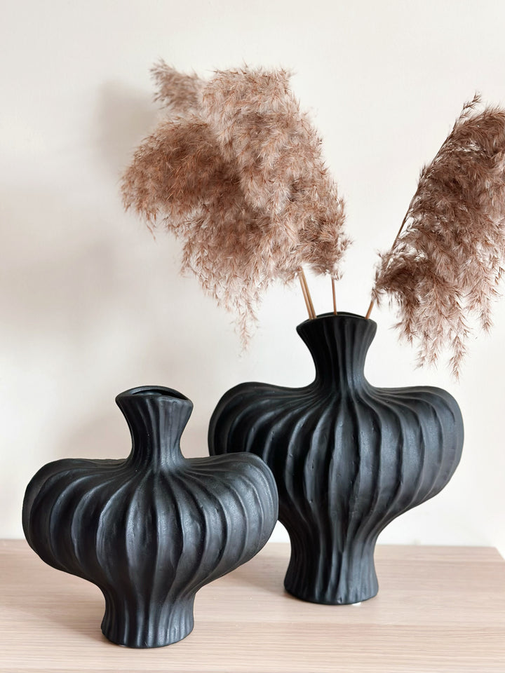 PRE-ORDER (27/05-02/06): Artisanal Groove Porcelain Vase - Sleek Black (2 sizes)