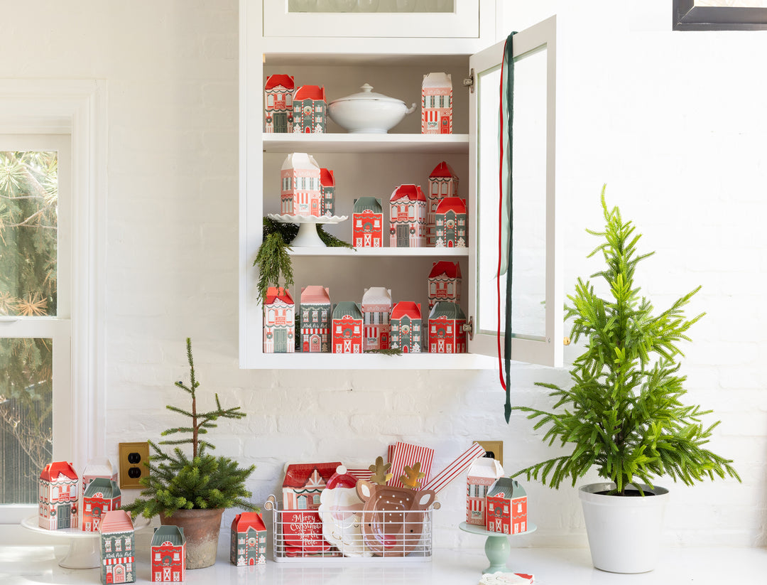 PRE-ORDER (26/09-02/10): North Pole Advent Boxes