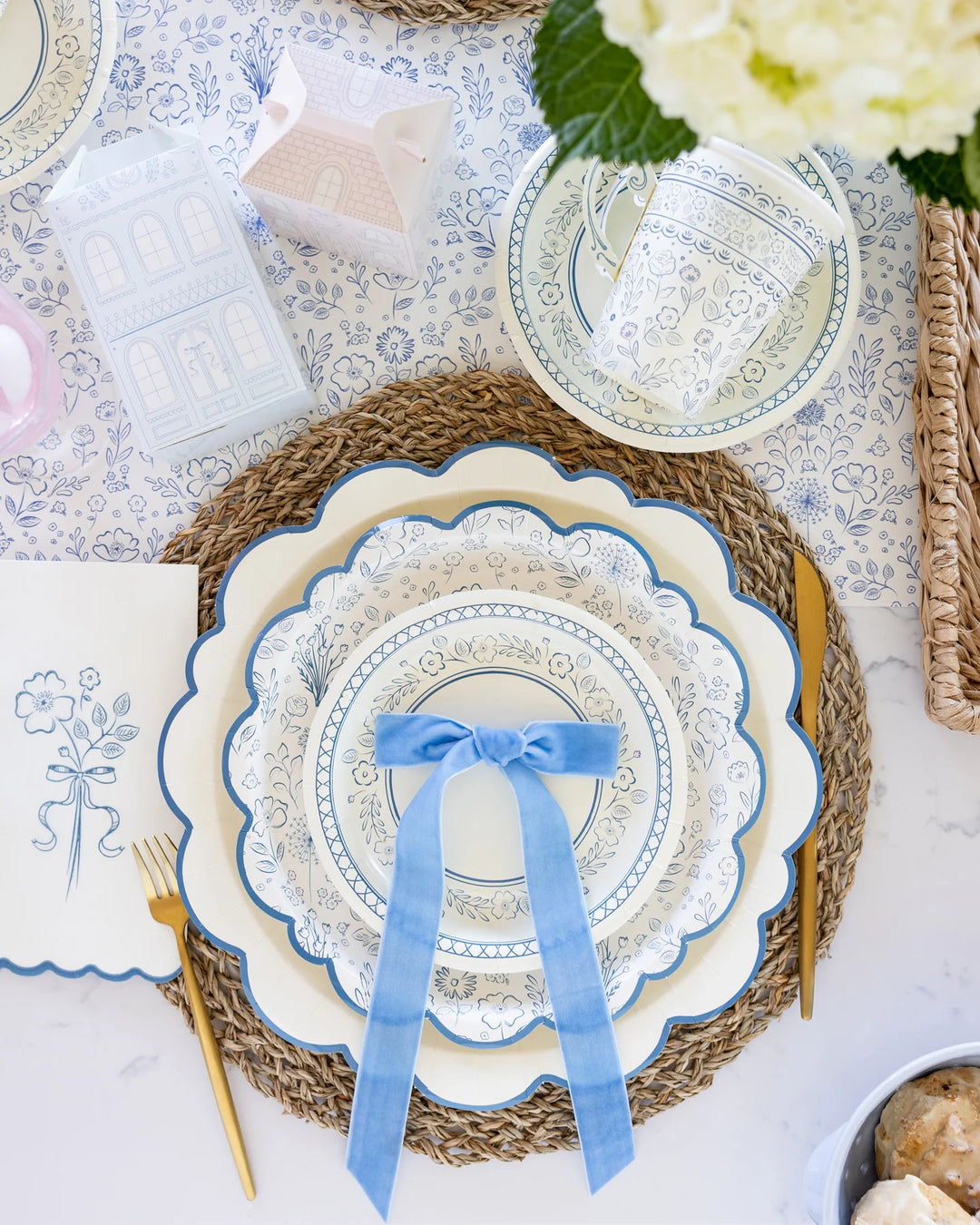PRE-ORDER (26/09-02/10): Pembroke Cream with Blue Edge 12" Paper Plate