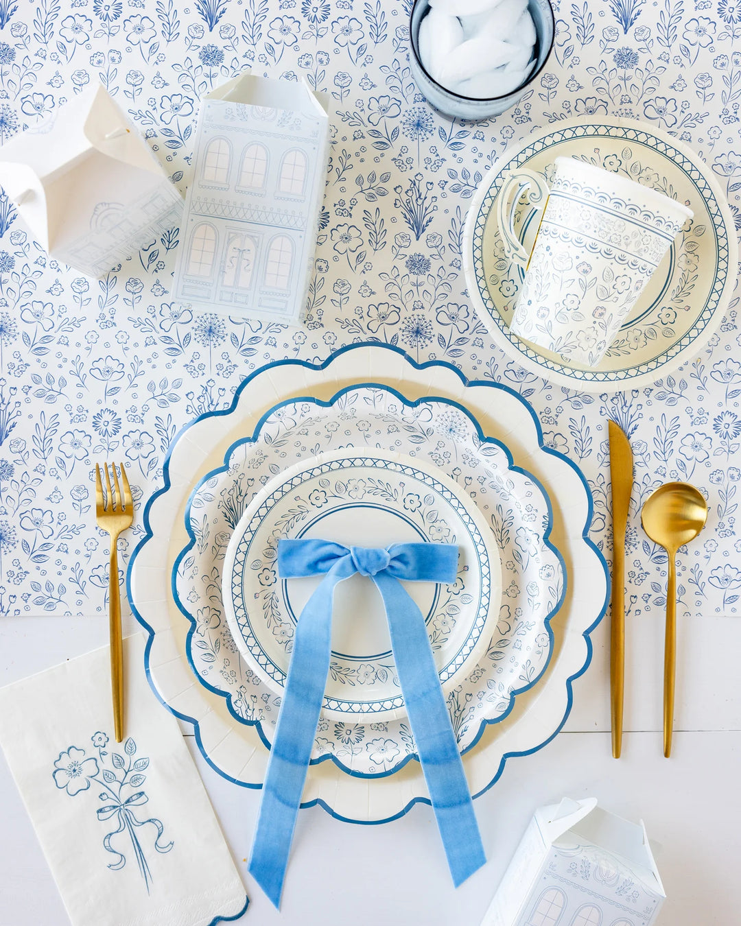 PRE-ORDER (26/09-02/10): Pembroke Cream with Blue Edge 12" Paper Plate