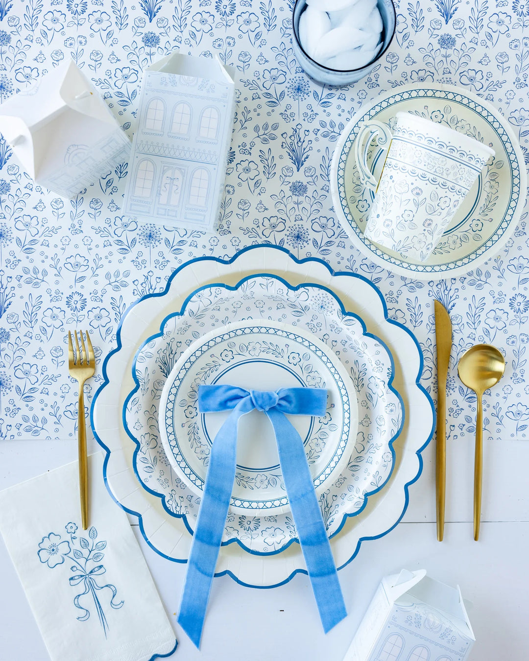 PRE-ORDER (26/09-02/10): Pembroke Cream with Blue Edge 12" Paper Plate