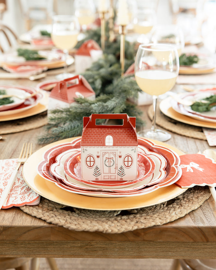 PRE-ORDER (26/09-02/10): Red Scalloped Cream Lines Plate 11"