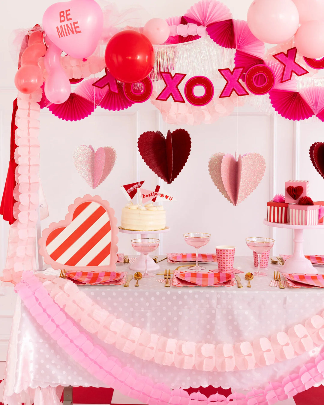 PRE-ORDER (26/09-02/10): Scalloped Striped Heart Tray