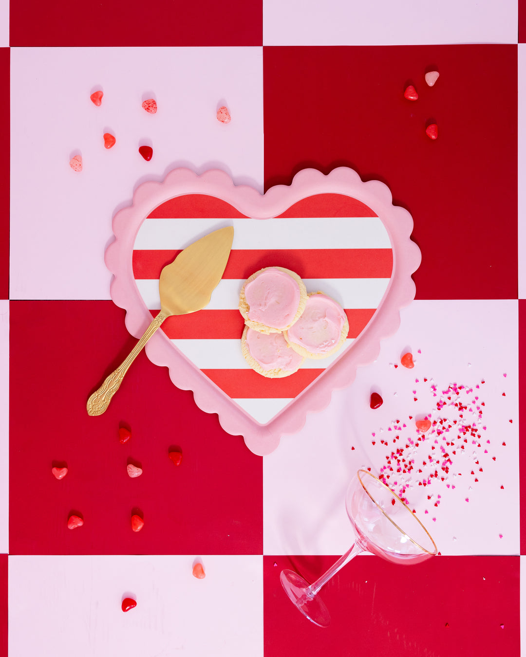 PRE-ORDER (26/09-02/10): Scalloped Striped Heart Tray