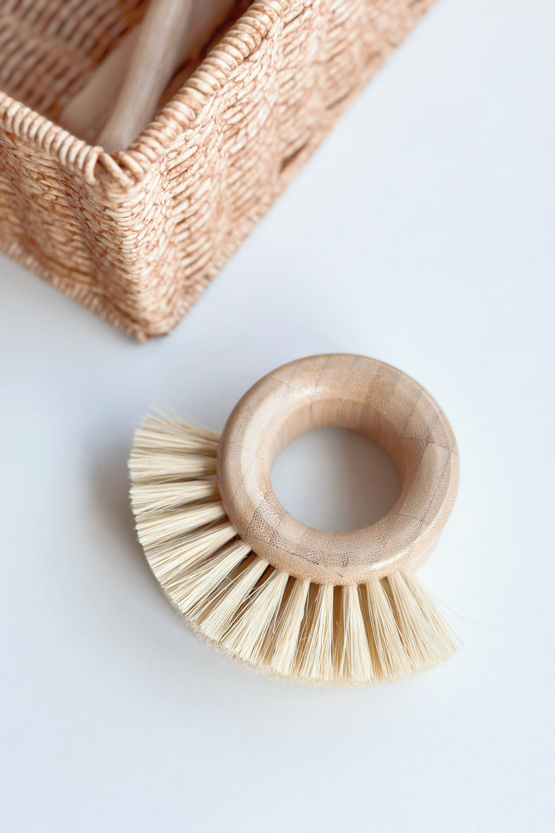 Round Bamboo Handle Eco Scrubber