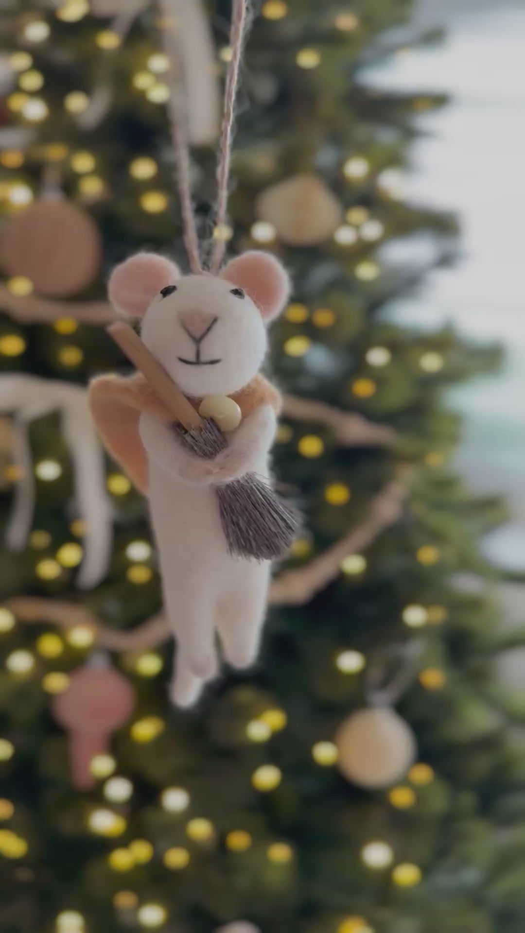 PRE-ORDER (24-28 Nov): Winter Helper Mouse Felt Ornament