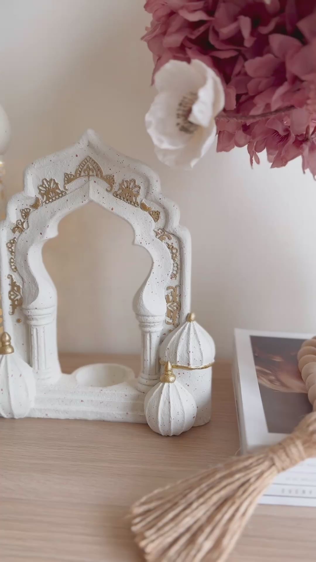 Noor Arch Tealight Holder