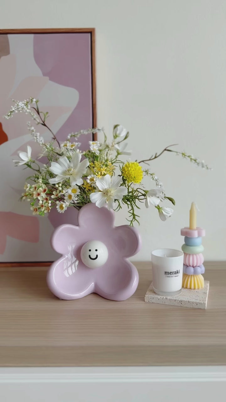 Buttercream Daisy Bloom in the Vase (1-sided)