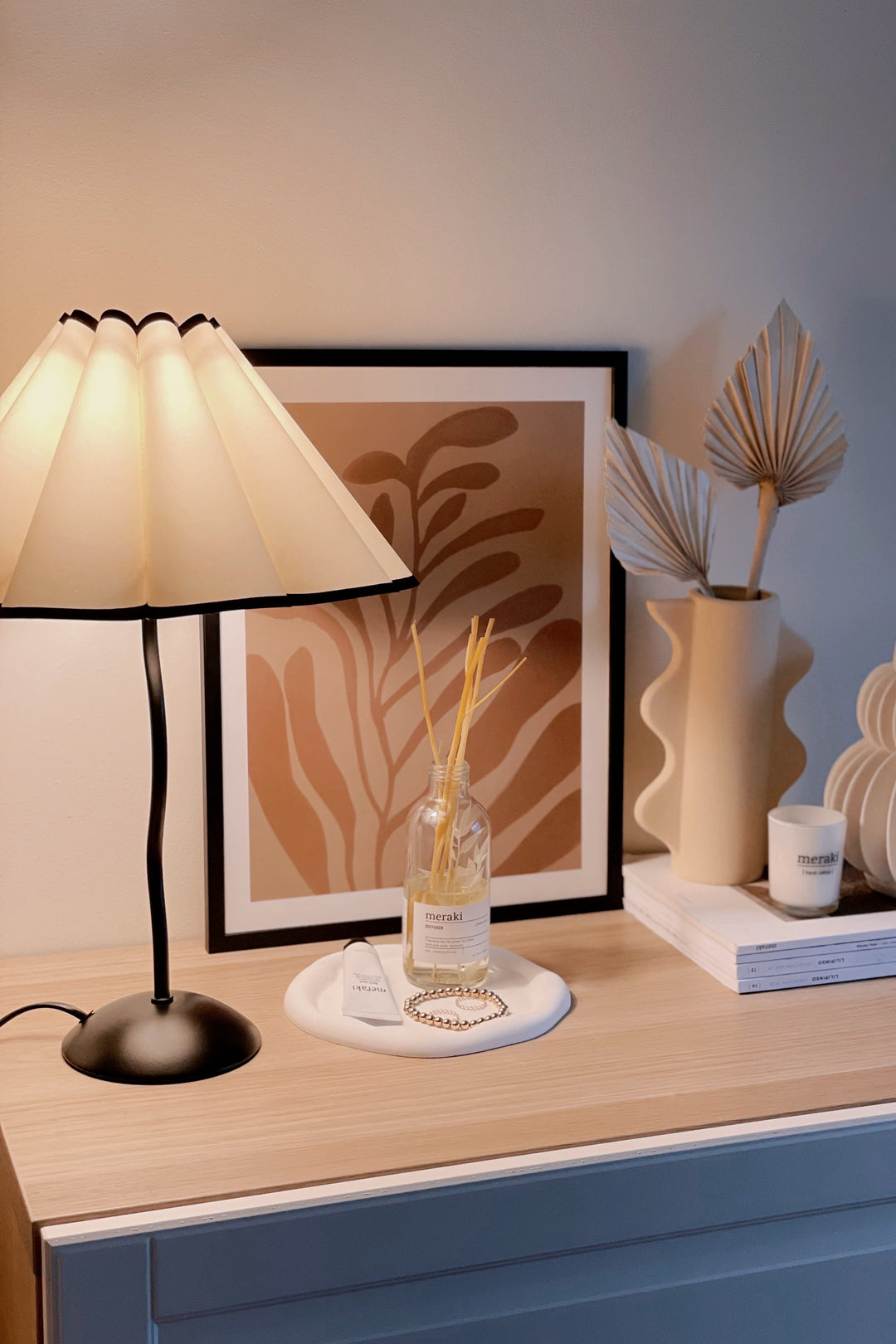 Elegant Contrast Table Lamp
