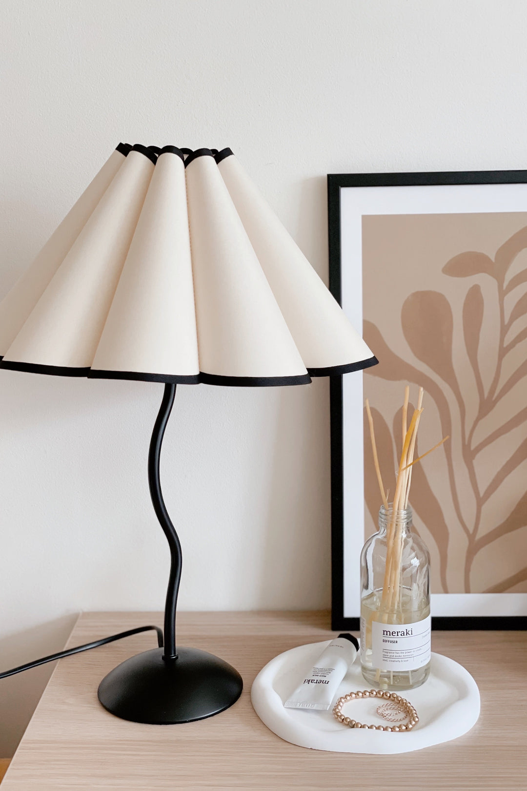 Elegant Contrast Table Lamp