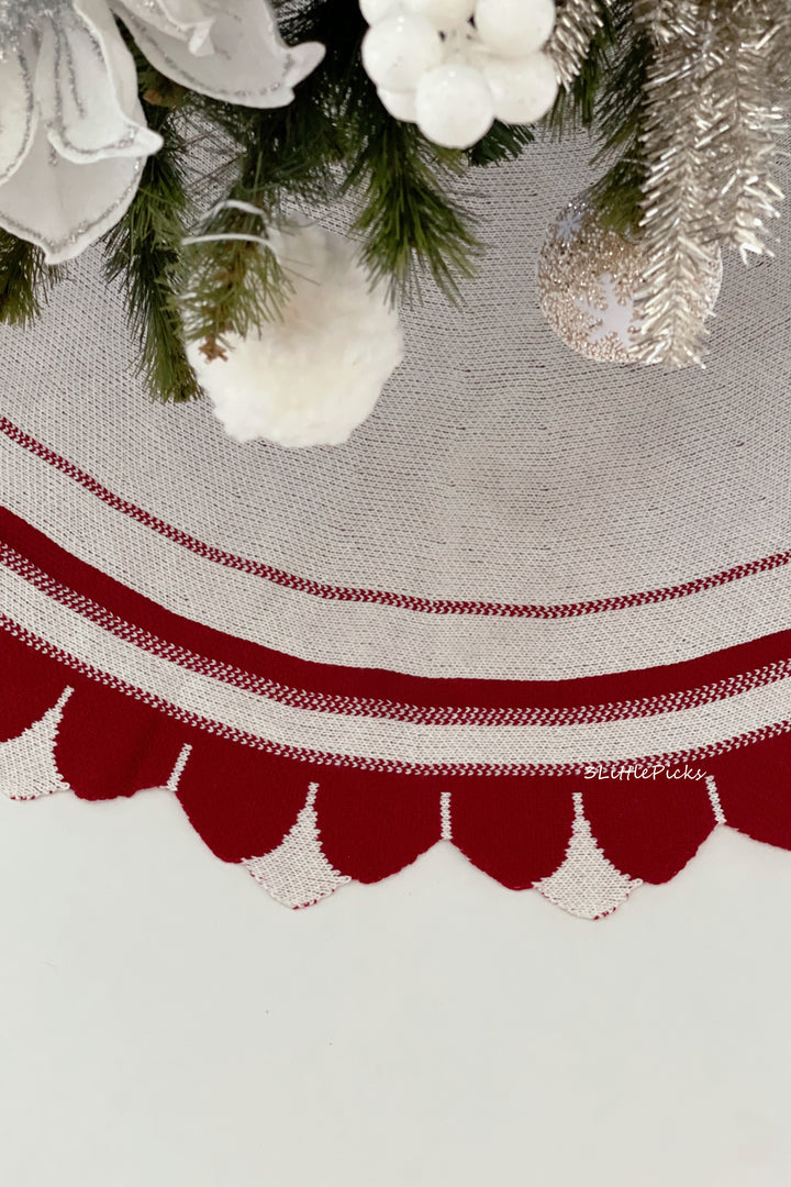 Deep Red Scallop on Beige Knitted Tree Skirt