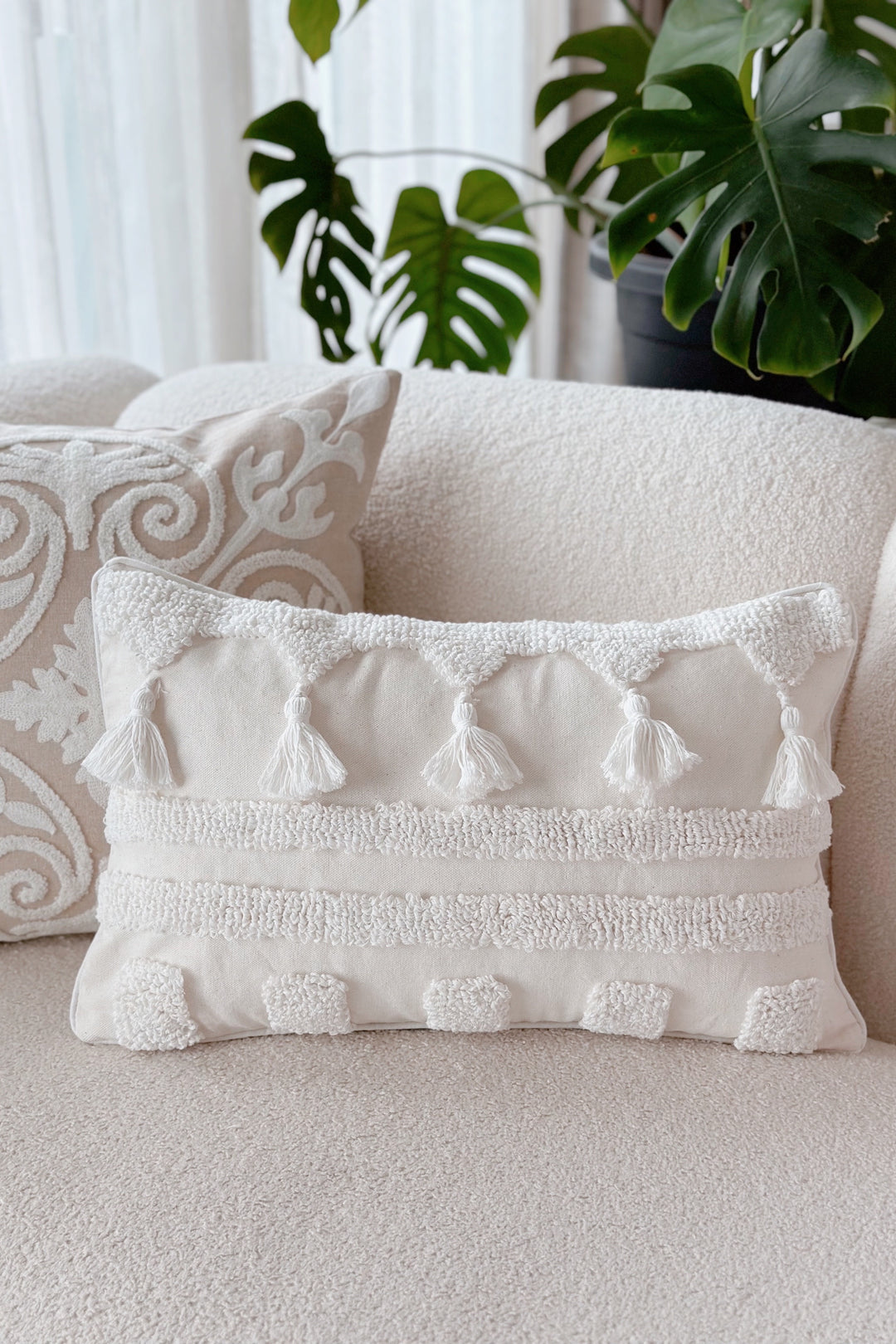 3D White Pattern and Tassels Waist Cushion Cover