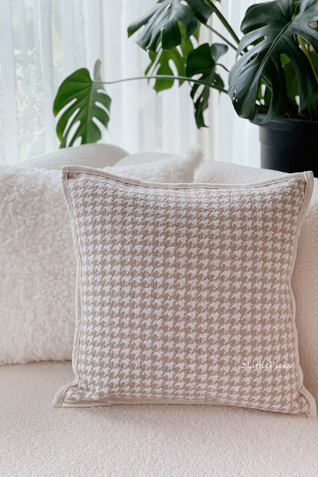 Oat Houndstooth Cushion Cover