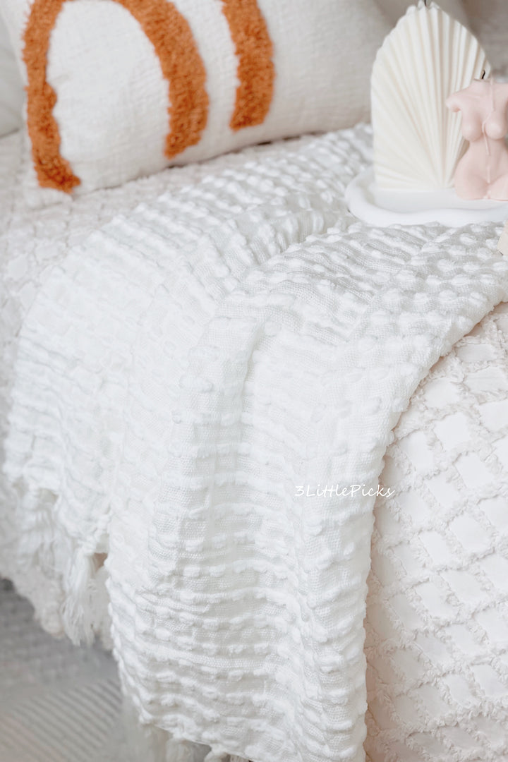 White Bubbly Stripes Tassel Fringe Knitted Throw