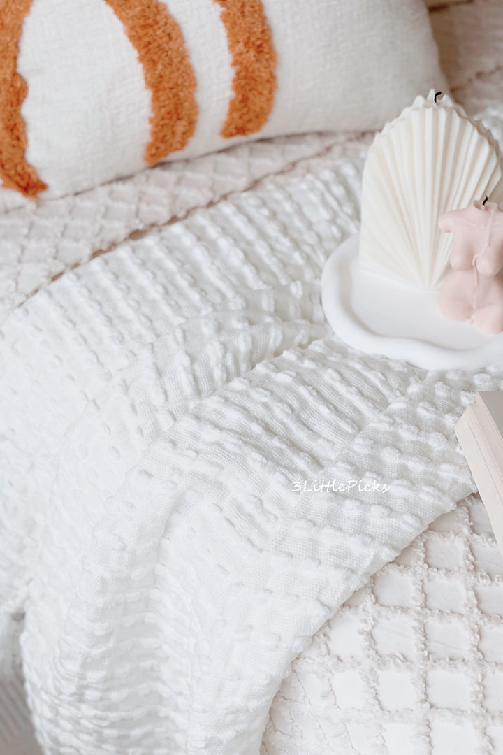 White Bubbly Stripes Tassel Fringe Knitted Throw