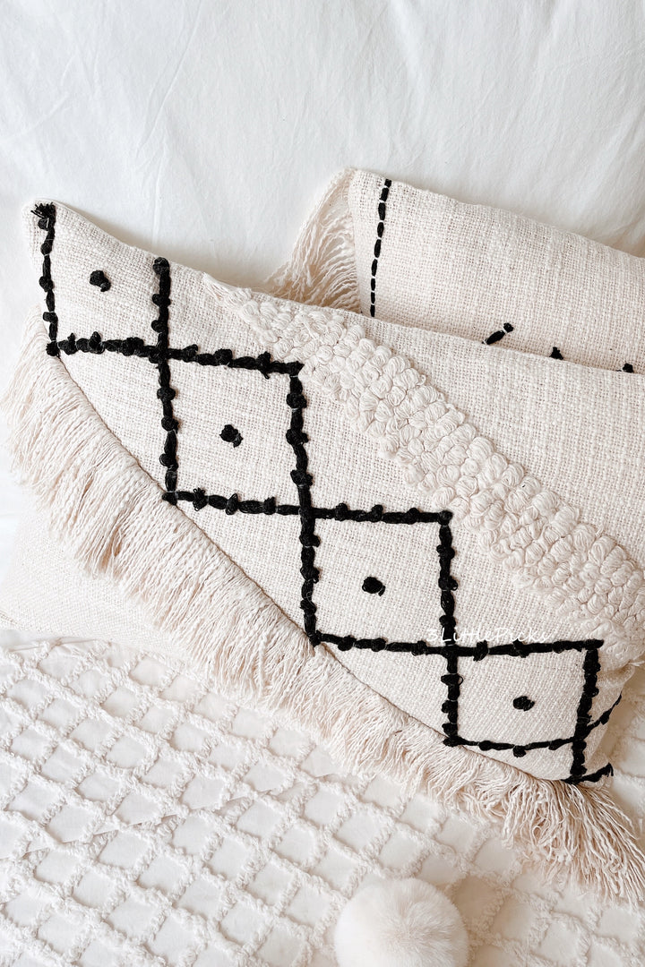 Geometric Patterned Fluffy Fringed Cotton Slub Waist Cushion Cover