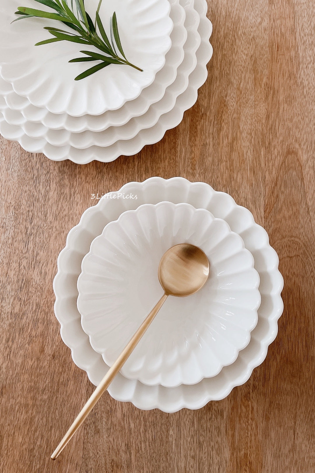 Simple White Chrysanthemum Dining