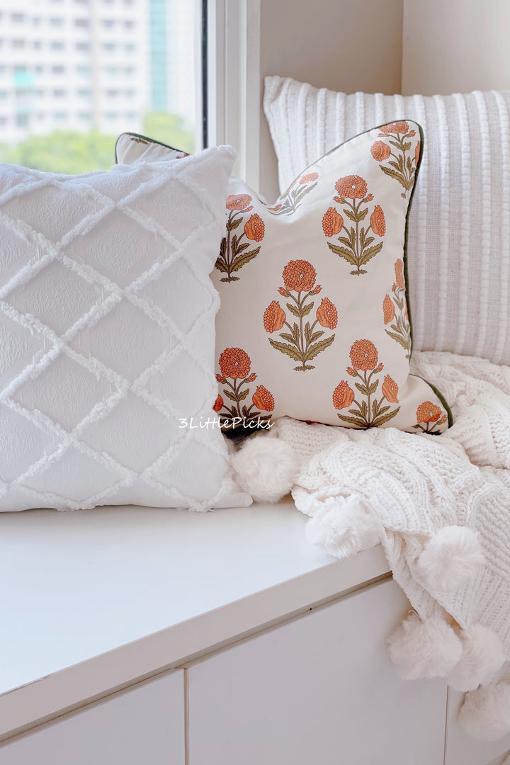 Simple White Diamond Tufted Cushion Cover