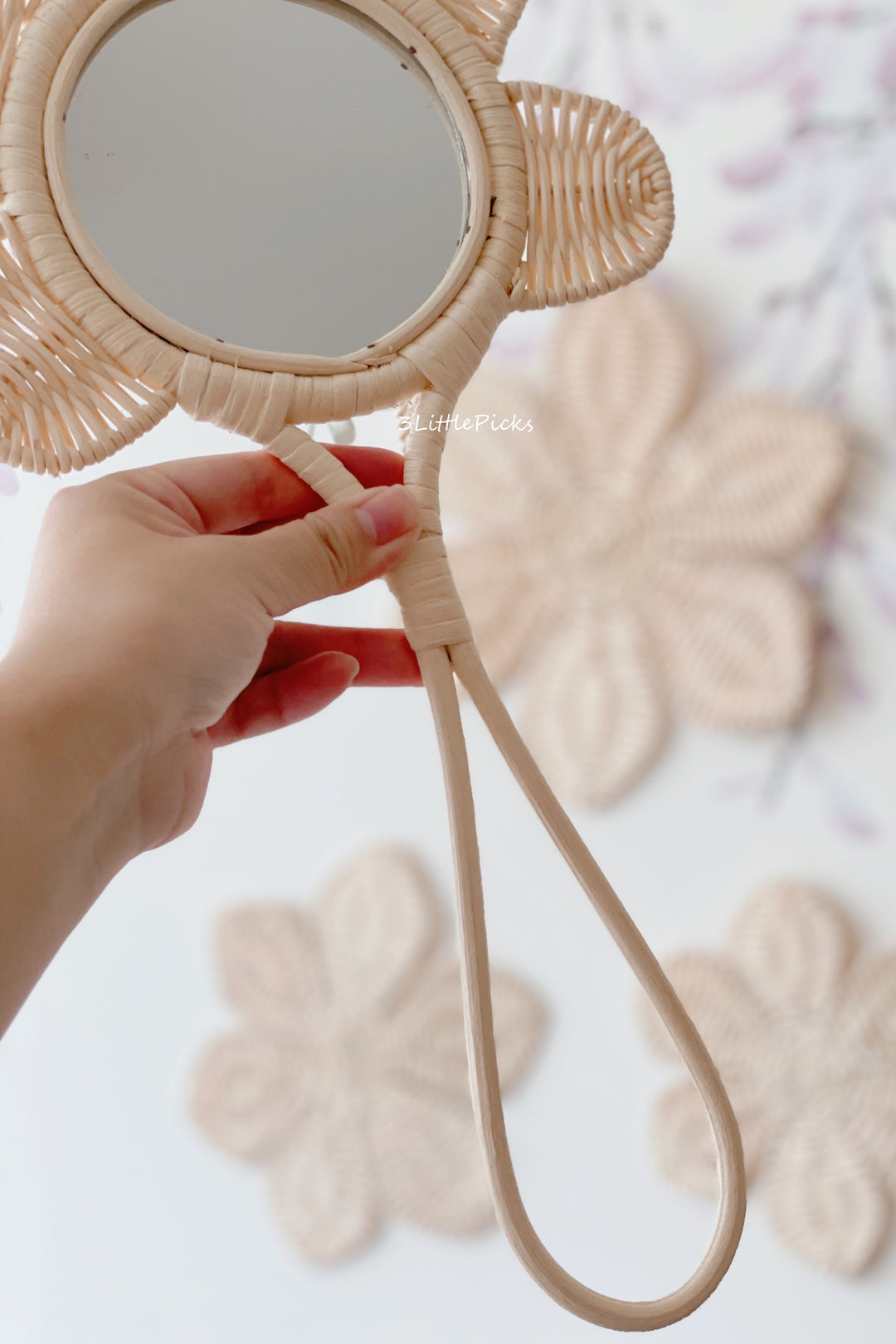 Rattan Handheld Flower Mirror