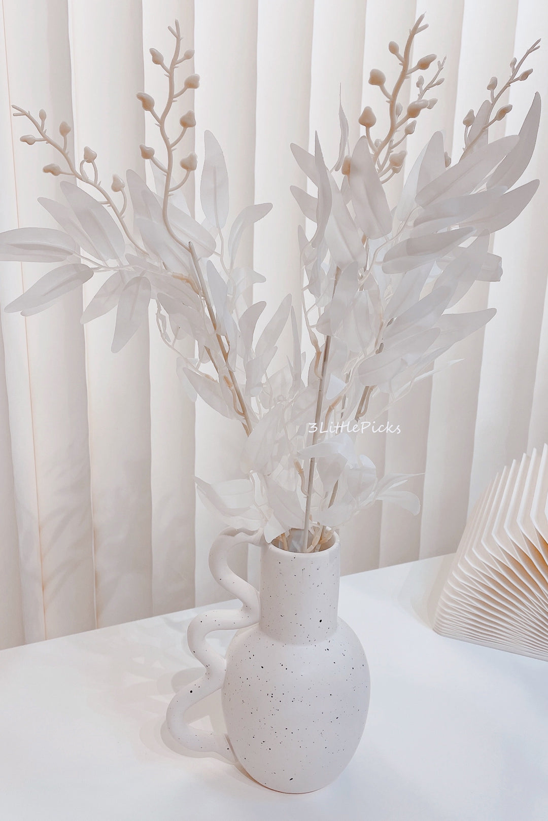 Simple White Willow Leaves