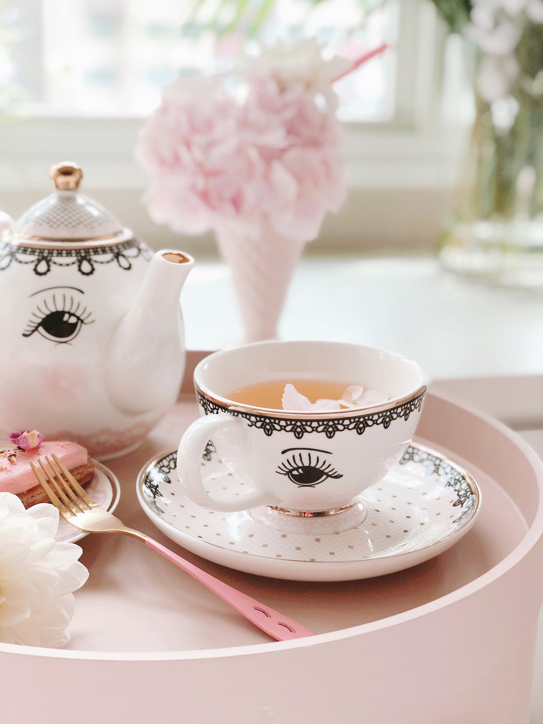 Pretty Open Eyes And Lace Tea Set