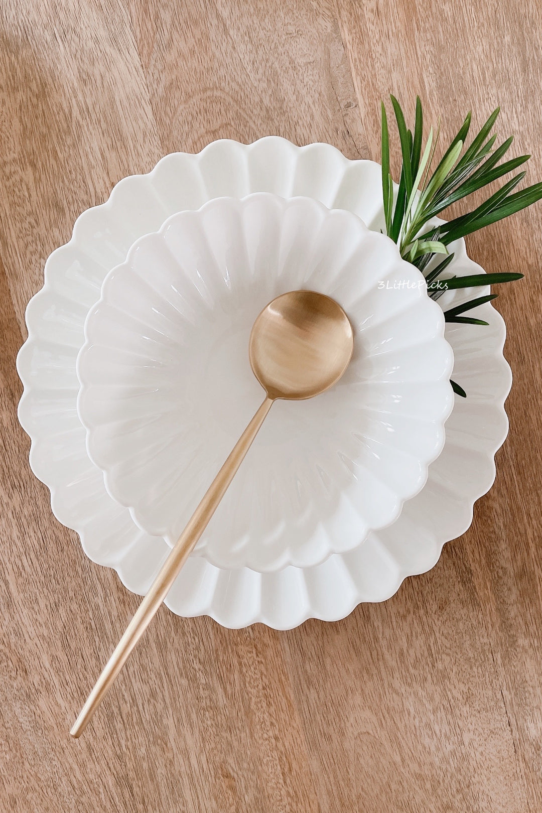 Simple White Chrysanthemum Dining