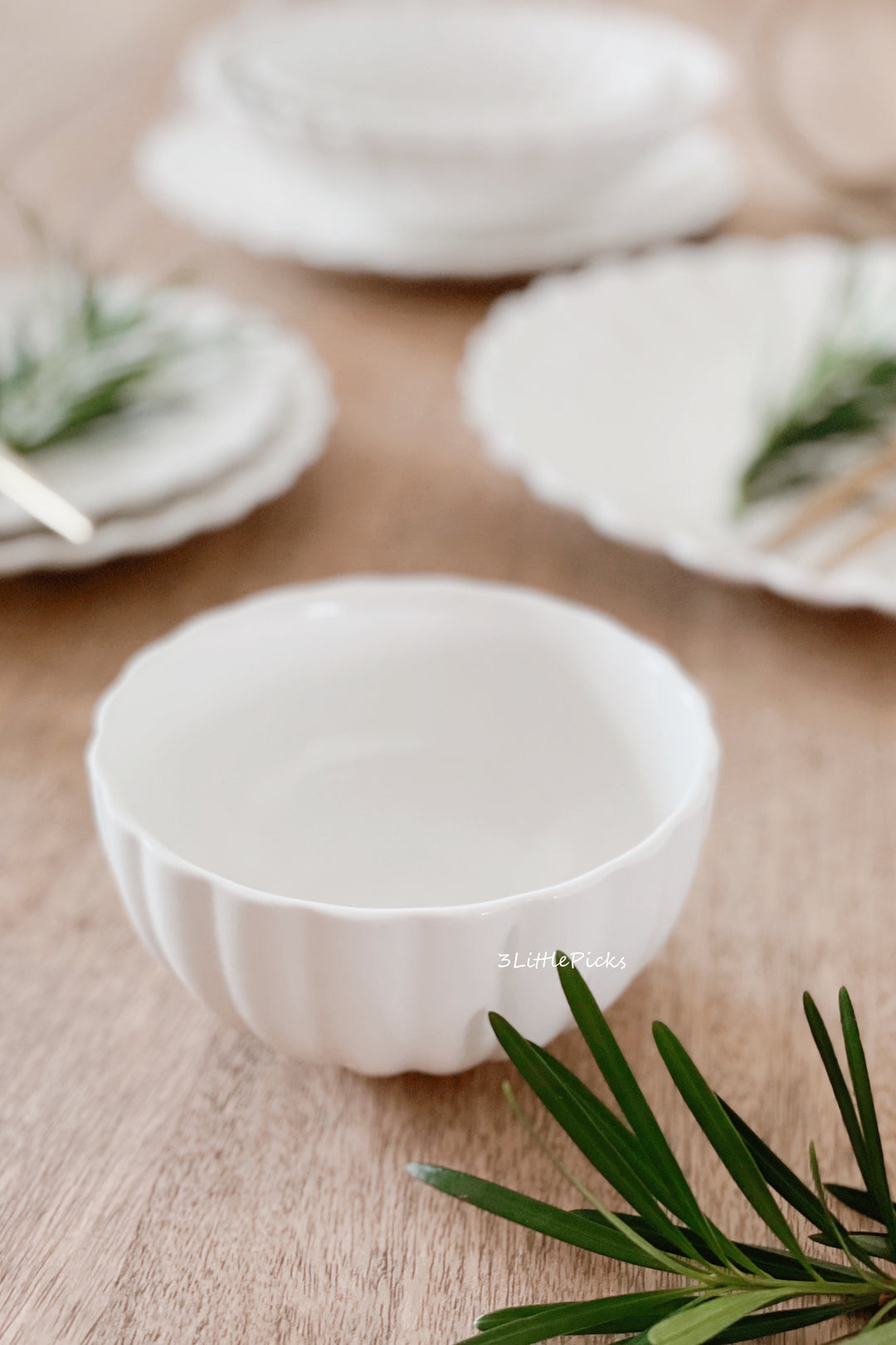 Simple White Chrysanthemum Dining