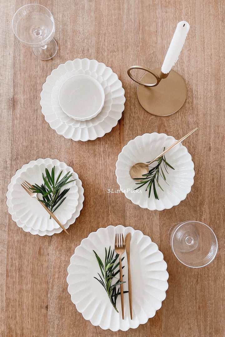 Simple White Chrysanthemum Dining