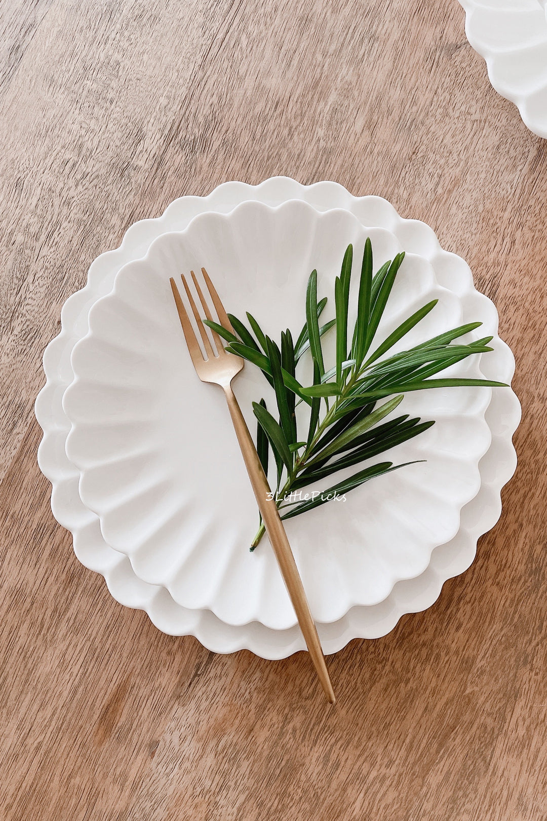 Simple White Chrysanthemum Dining