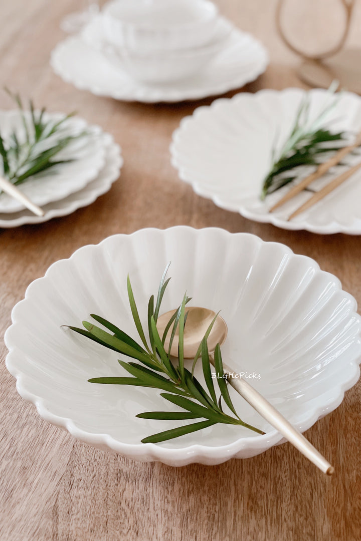 Simple White Chrysanthemum Dining