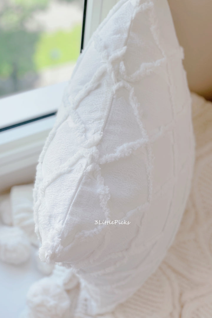 Simple White Diamond Tufted Cushion Cover