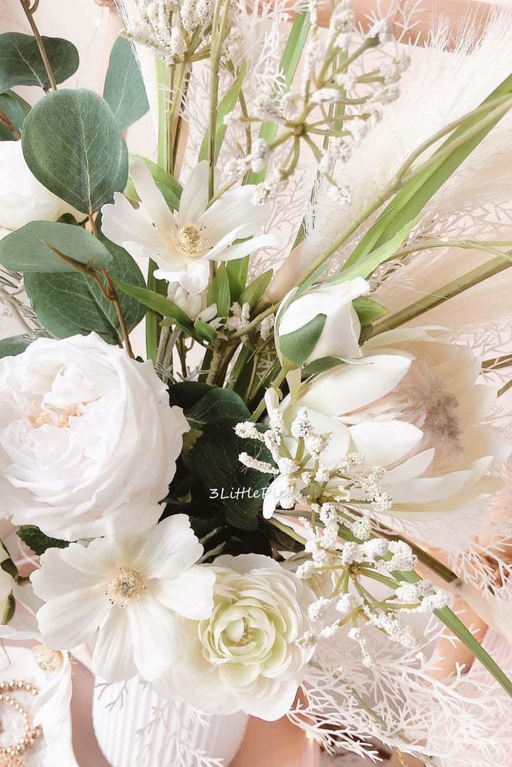 PRE-ORDER (17-23 Apr): Refreshing Green And White Bouquet