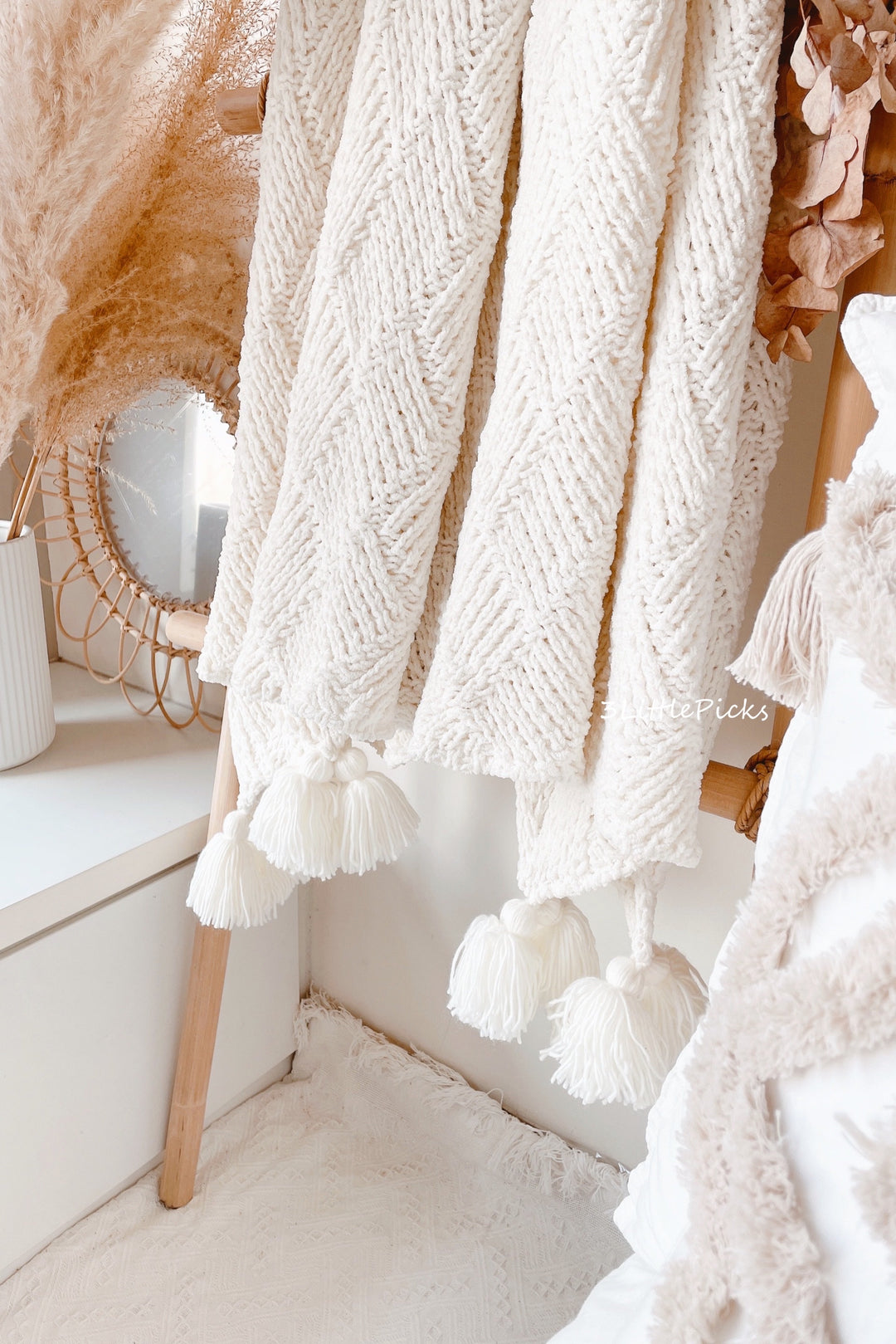 Cream White Knitted Throw