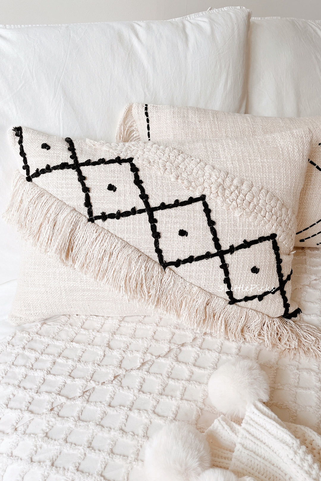 Geometric Patterned Fluffy Fringed Cotton Slub Waist Cushion Cover