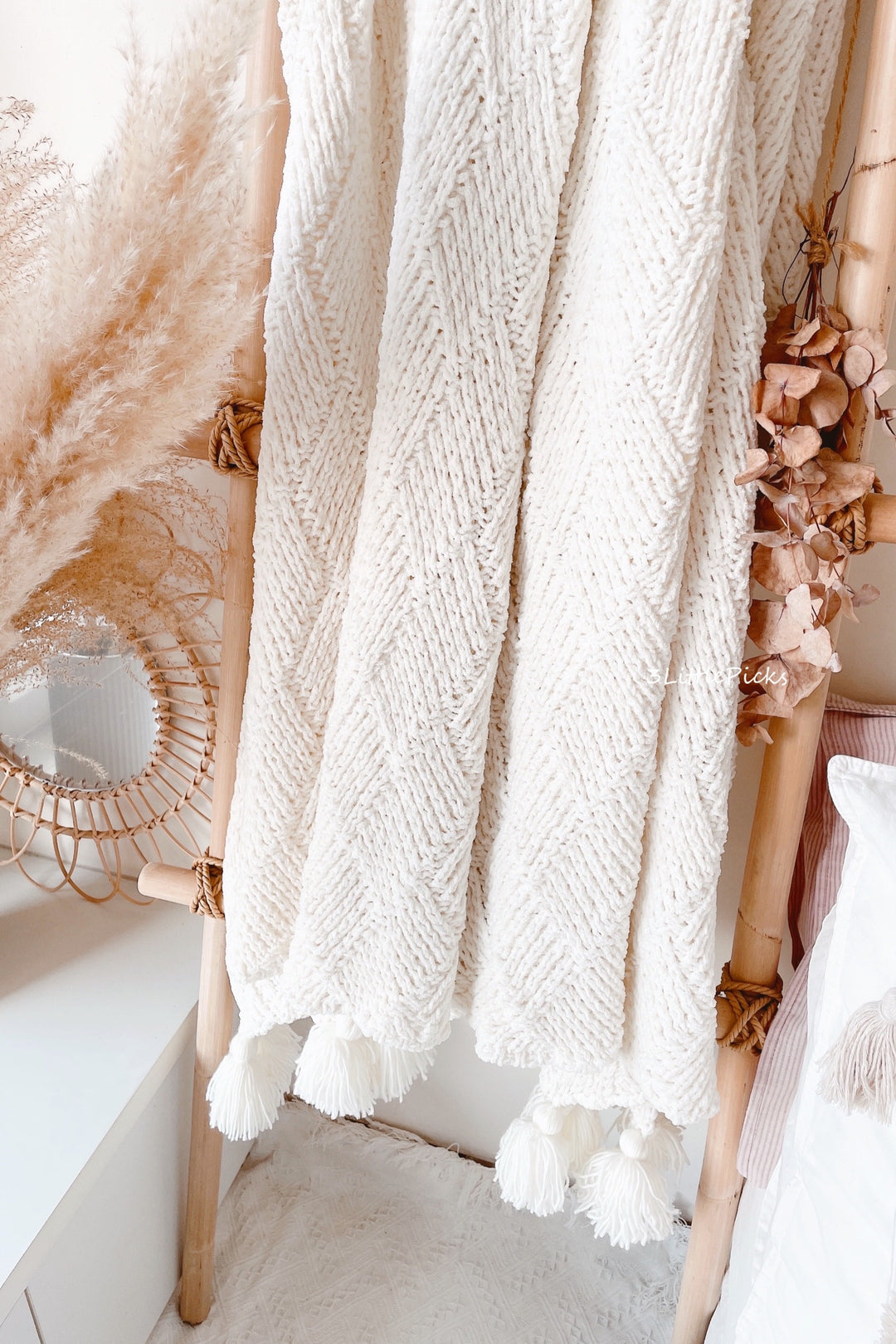 Cream White Knitted Throw