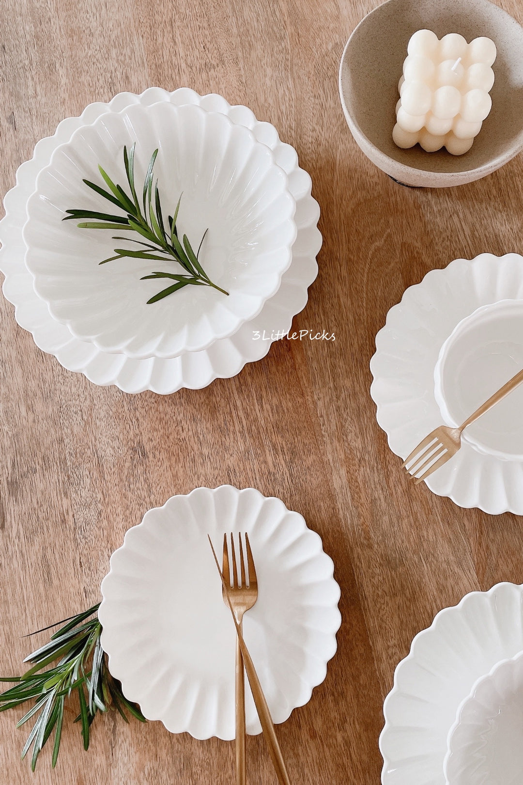 Simple White Chrysanthemum Dining